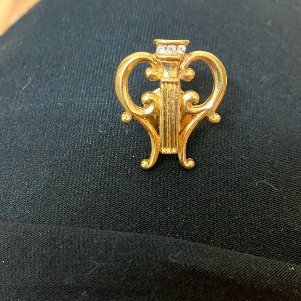 Avon Harp brooch